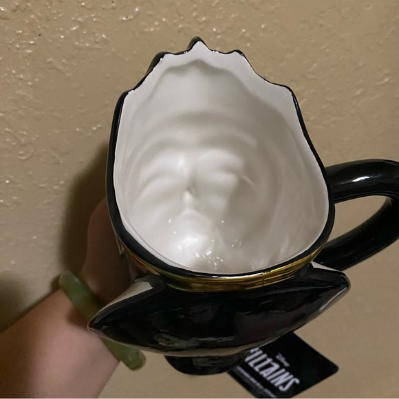 Bioworld jumbo Disney evil Queen villain mug - Picture 3 of 3